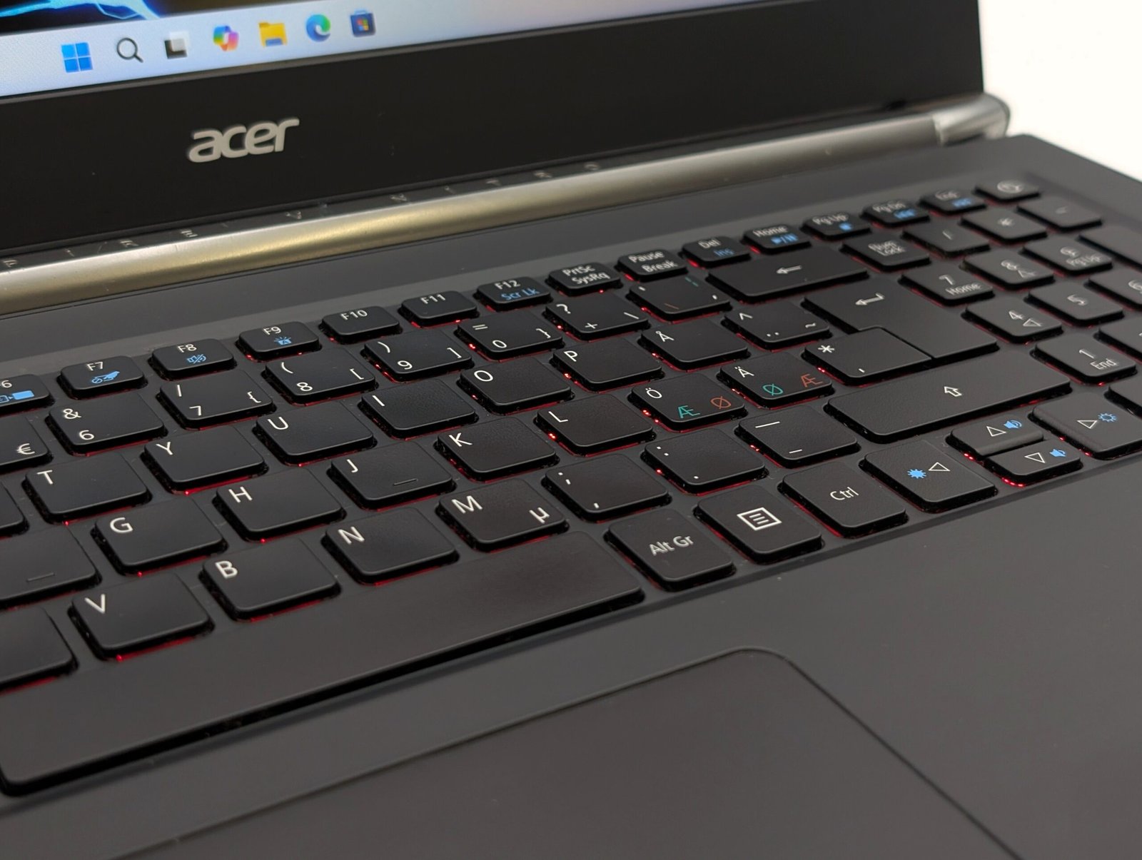 Acer Aspire V15 Nitro VN7-572G/i5-6200U/8GB/256GB/GTX 950M 4GB (Odnowiony)